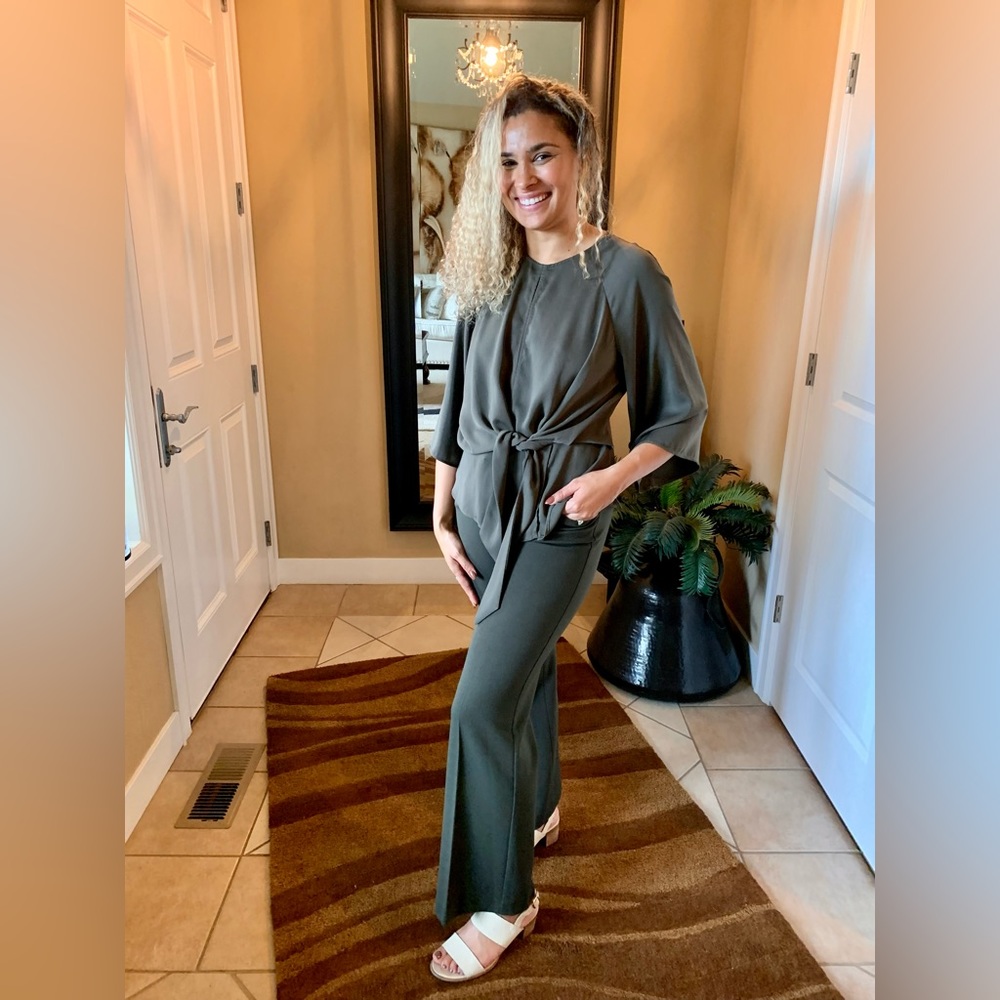 LN TOPSHOP BLOUSE. TIE WAIST, FLOWY SLEEVES, SEXY CUT OUT IN BACK & FRONT❤️ - Picture 3 of 9